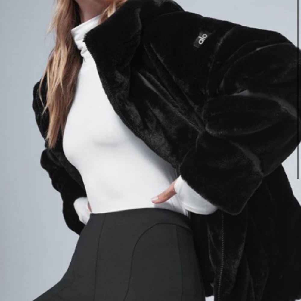 alo knock out faux fur jacket size XXS